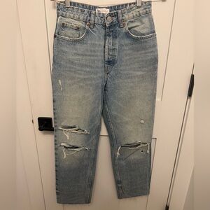 Zara Women’s Relaxed Light Blue Jeans. Size 4